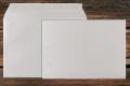 [360700] Briefhüllen 156x220 mm Haftklebend Metallic Extra White 120 g/qm
